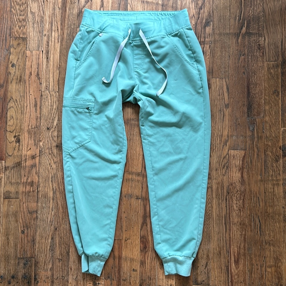 Figs Zamora six pocket jogger scrub pant SP